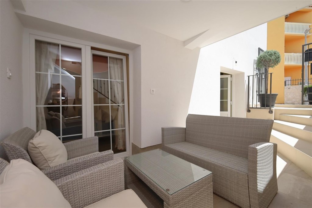 na-prodej-apartman-s-2-loznicemi-pobliz-more-vodice-chorvatsko
