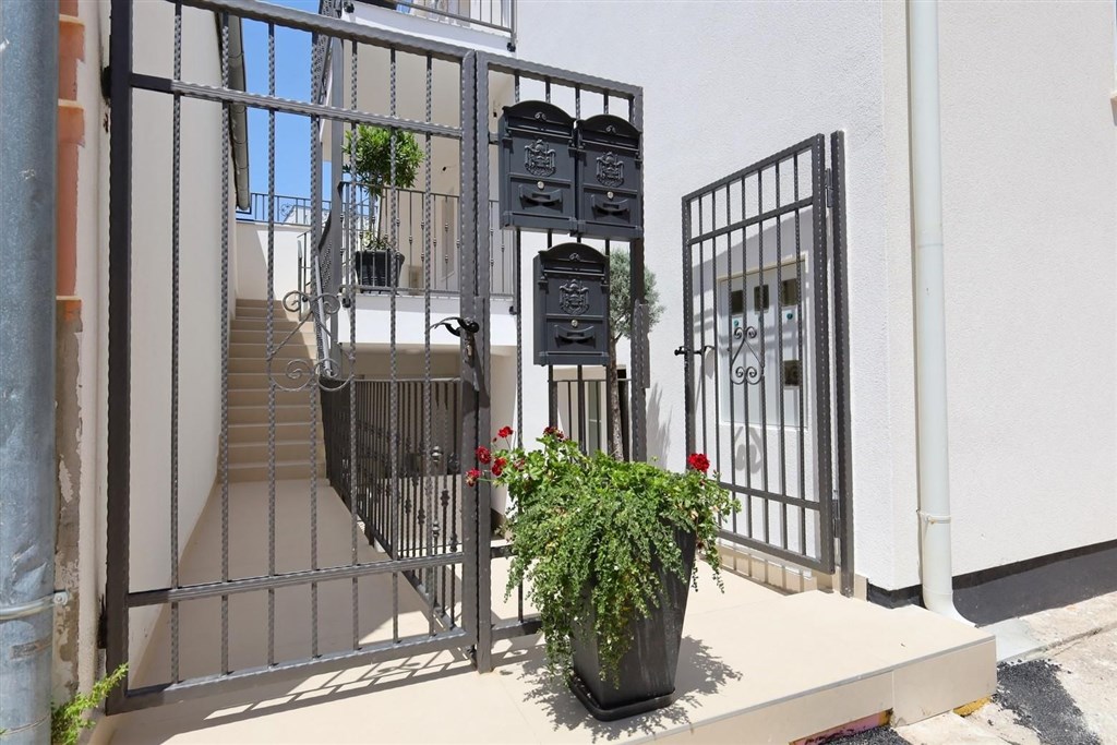 na-prodej-apartman-s-2-loznicemi-pobliz-more-vodice-chorvatsko