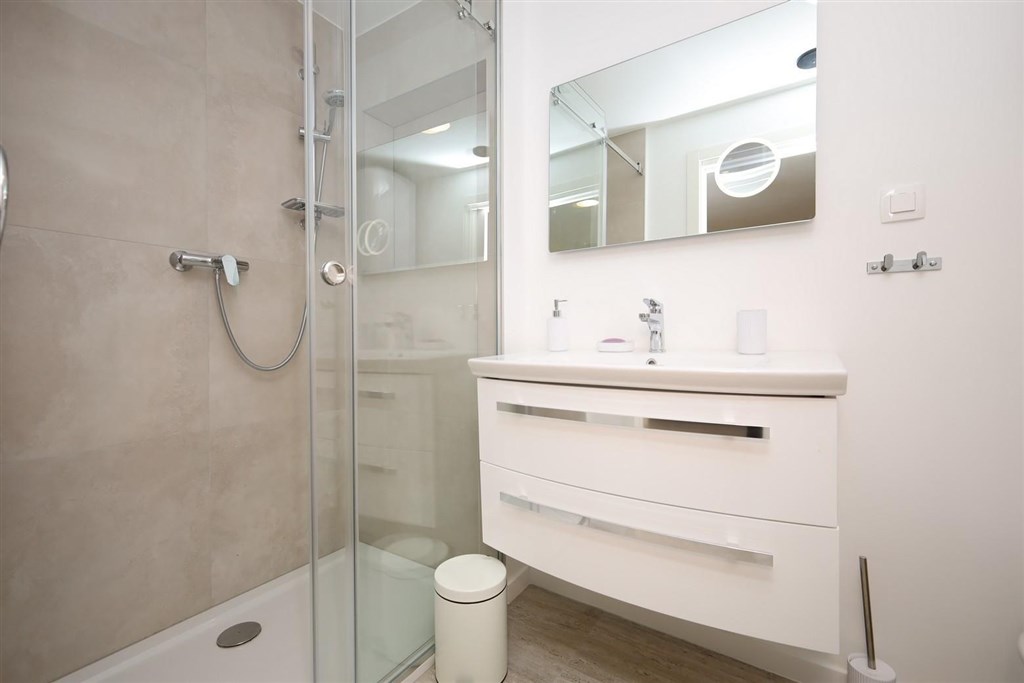na-prodej-apartman-s-2-loznicemi-pobliz-more-vodice-chorvatsko