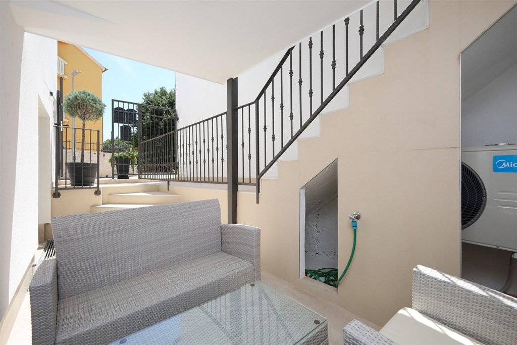 na-prodej-apartman-s-2-loznicemi-pobliz-more-vodice-chorvatsko
