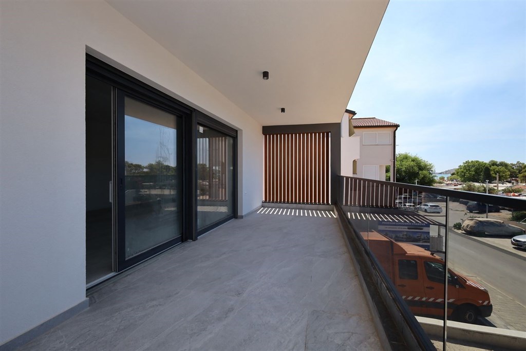 na-prodej-novy-apartman-s-prostornou-terasou-vodice-chorvatsko