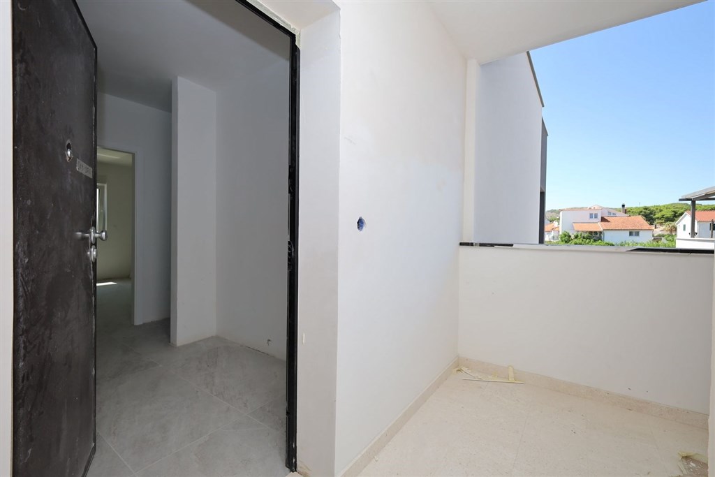na-prodej-novy-apartman-s-prostornou-terasou-vodice-chorvatsko
