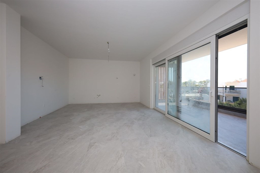 na-prodej-novy-apartman-s-prostornou-terasou-vodice-chorvatsko