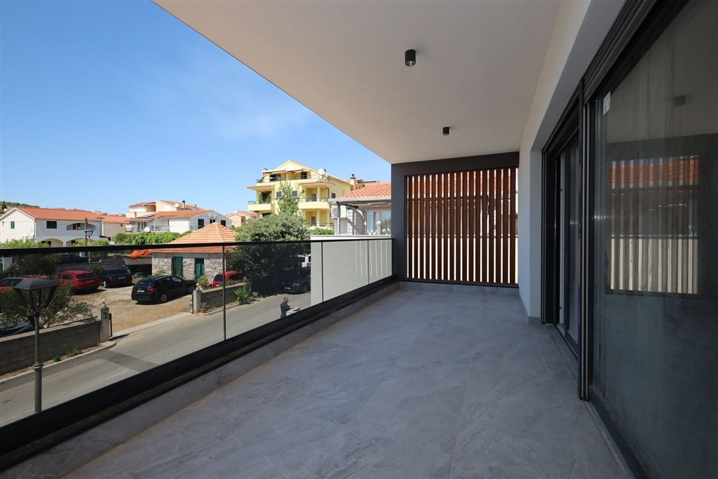 na-prodej-novy-apartman-s-prostornou-terasou-vodice-chorvatsko