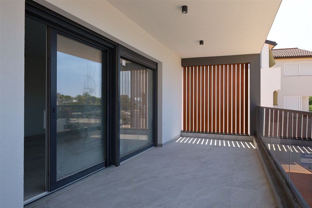 na-prodej-novy-apartman-s-prostornou-terasou-vodice-chorvatsko