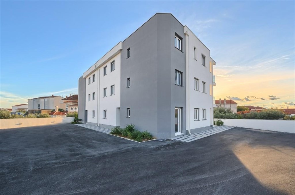 na-prodej-prostorny-apartman-s-vyhledem-na-more-brodarica-chorvatsko