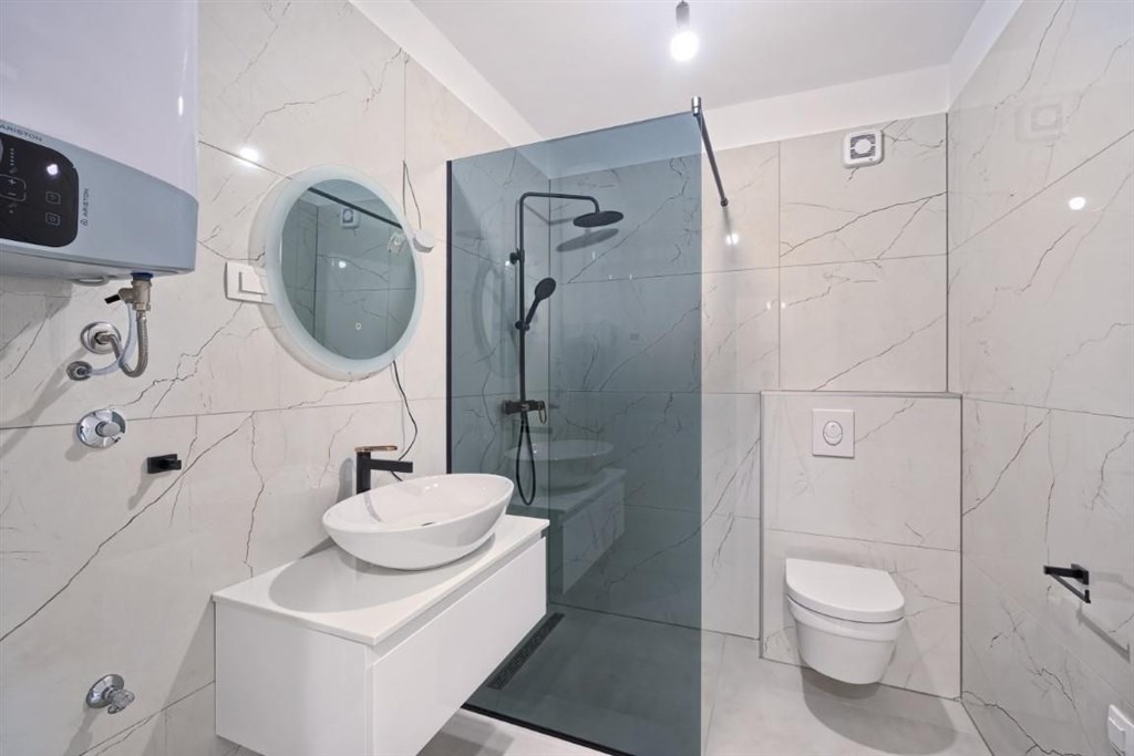 na-prodej-prostorny-apartman-s-vyhledem-na-more-brodarica-chorvatsko