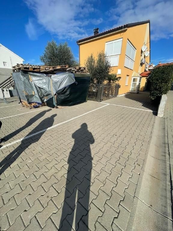 na-prodej-tripodlazni-apartman-se-3-loznicemi-vrsi-chorvatsko