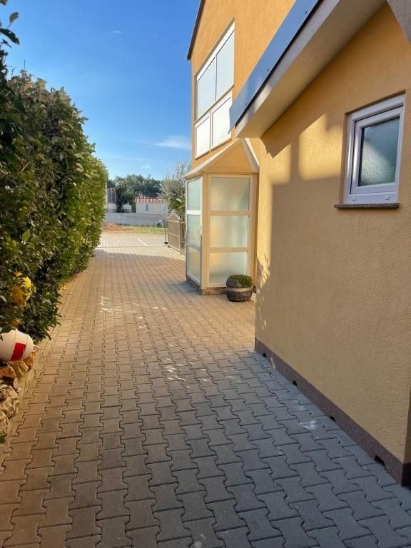 na-prodej-tripodlazni-apartman-se-3-loznicemi-vrsi-chorvatsko