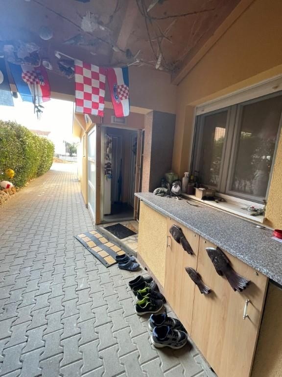 na-prodej-tripodlazni-apartman-se-3-loznicemi-vrsi-chorvatsko