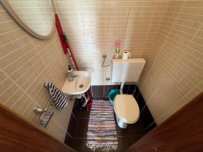 na-prodej-dum-se-3-apartmany-ve-2-rade-od-more-drvenik-chorvatsko