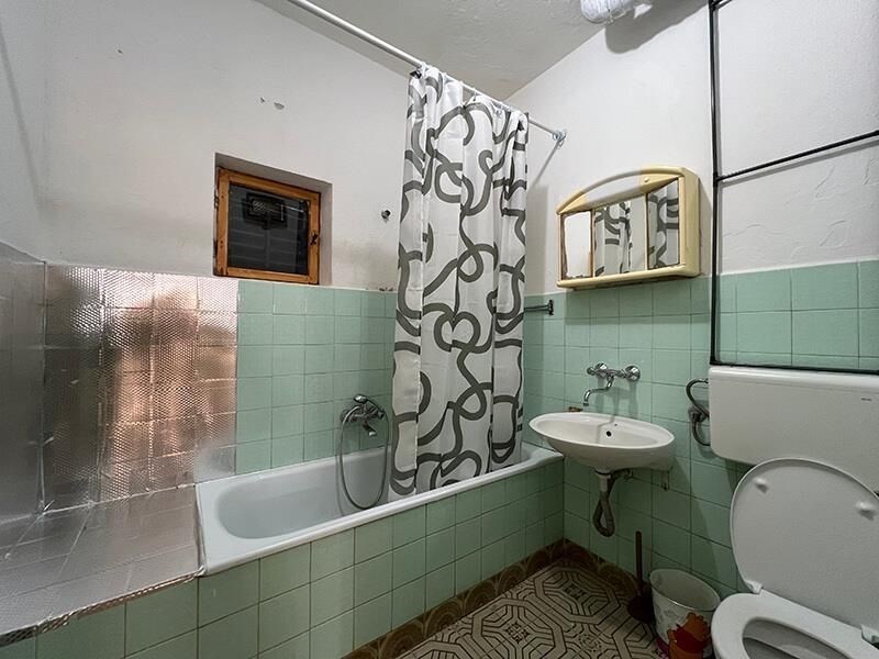 na-prodej-dum-se-3-apartmany-ve-2-rade-od-more-drvenik-chorvatsko