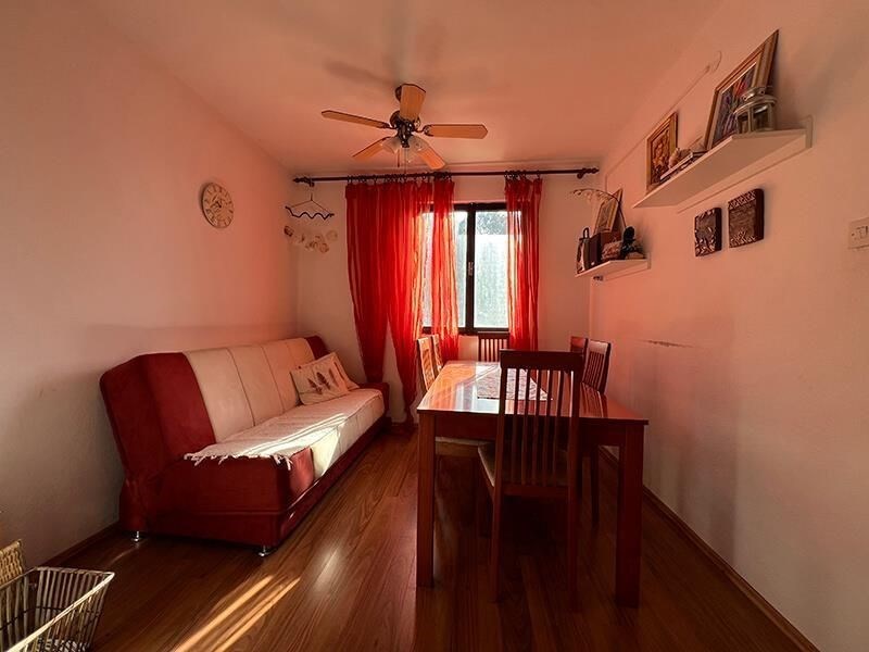 na-prodej-dum-se-3-apartmany-ve-2-rade-od-more-drvenik-chorvatsko
