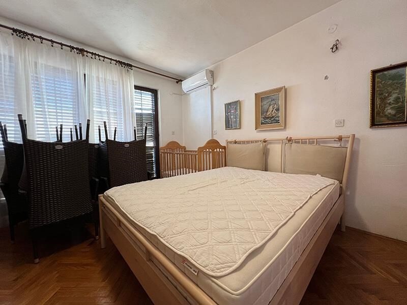 na-prodej-dum-se-3-apartmany-ve-2-rade-od-more-drvenik-chorvatsko