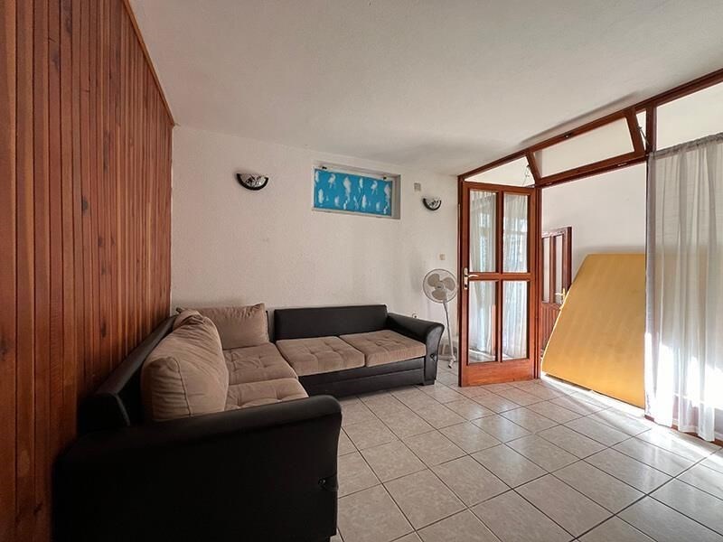 na-prodej-dum-se-3-apartmany-ve-2-rade-od-more-drvenik-chorvatsko
