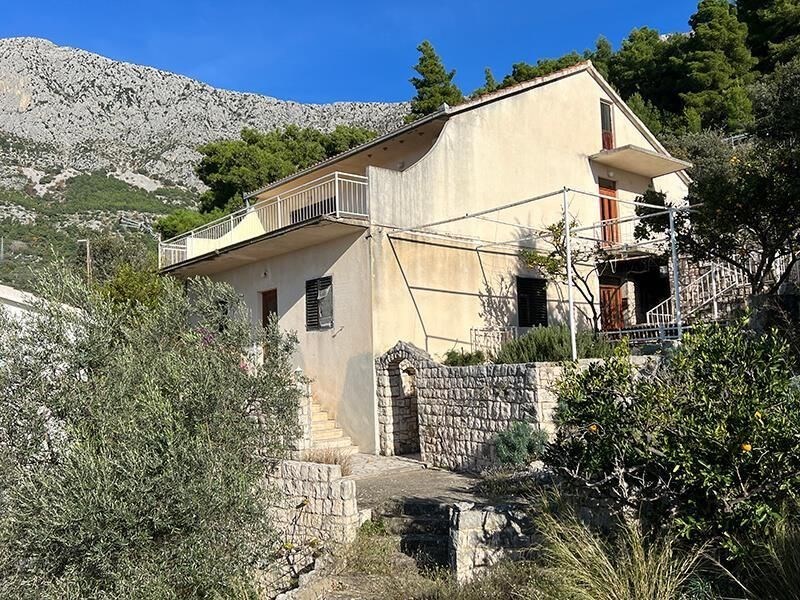 na-prodej-dum-se-3-apartmany-ve-2-rade-od-more-drvenik-chorvatsko