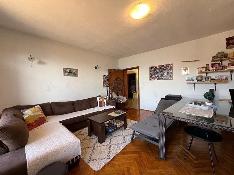na-prodej-dum-se-3-apartmany-ve-2-rade-od-more-drvenik-chorvatsko