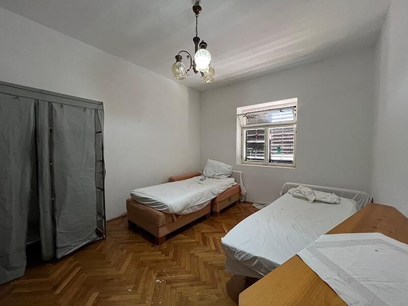 na-prodej-dum-se-3-apartmany-ve-2-rade-od-more-drvenik-chorvatsko