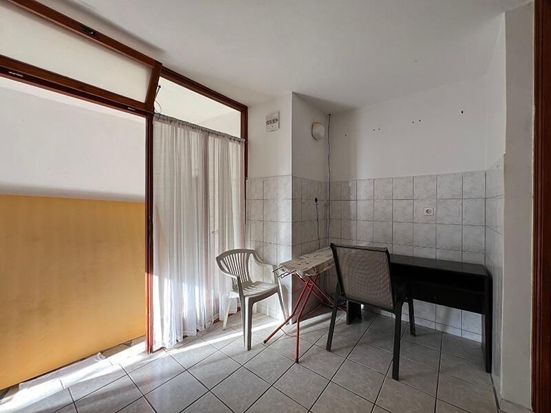 na-prodej-dum-se-3-apartmany-ve-2-rade-od-more-drvenik-chorvatsko