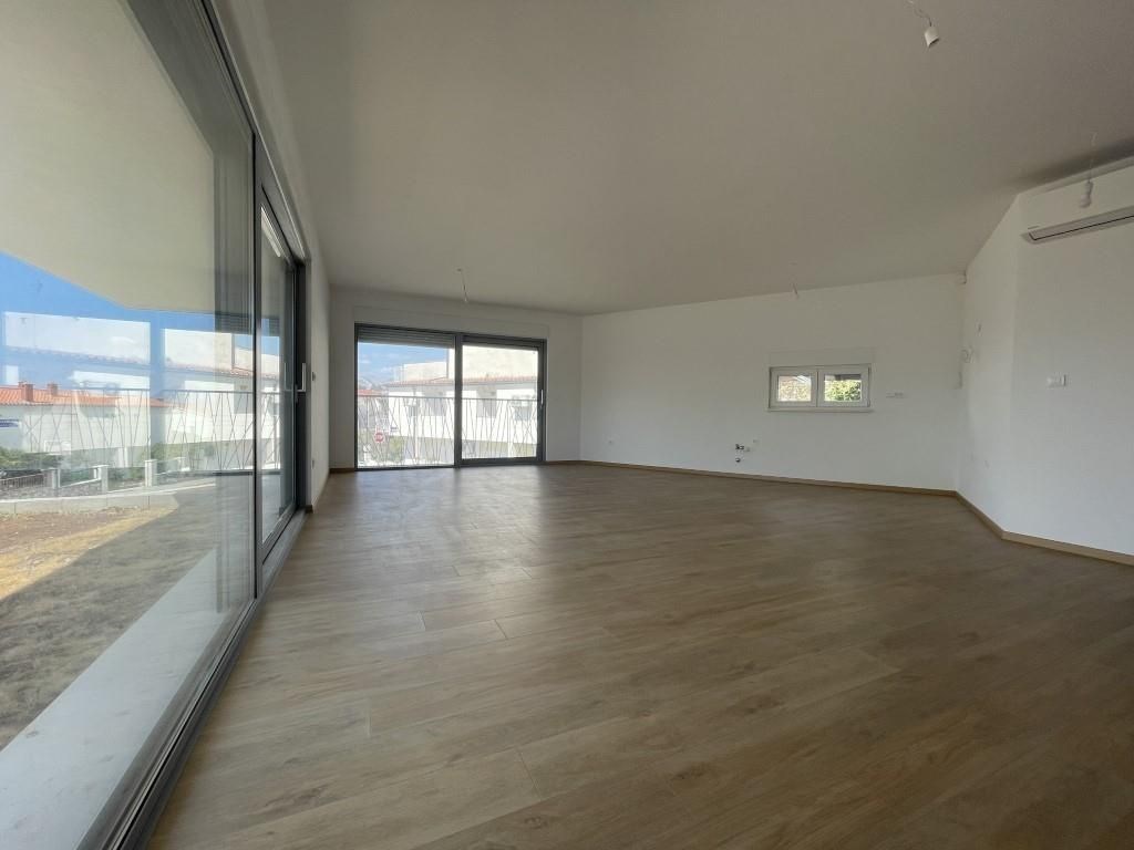 na-prodej-novy-a-prostorny-apartman-pobliz-more-baska-voda-chorvatsko