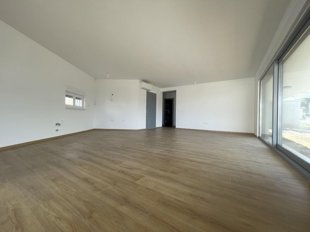 na-prodej-novy-a-prostorny-apartman-pobliz-more-baska-voda-chorvatsko