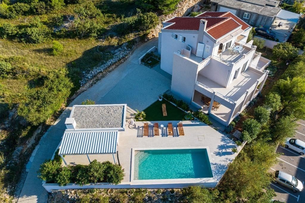 na-prodej-apartmanovy-dum-s-vyhledem-na-more-novigrad-chorvatsko