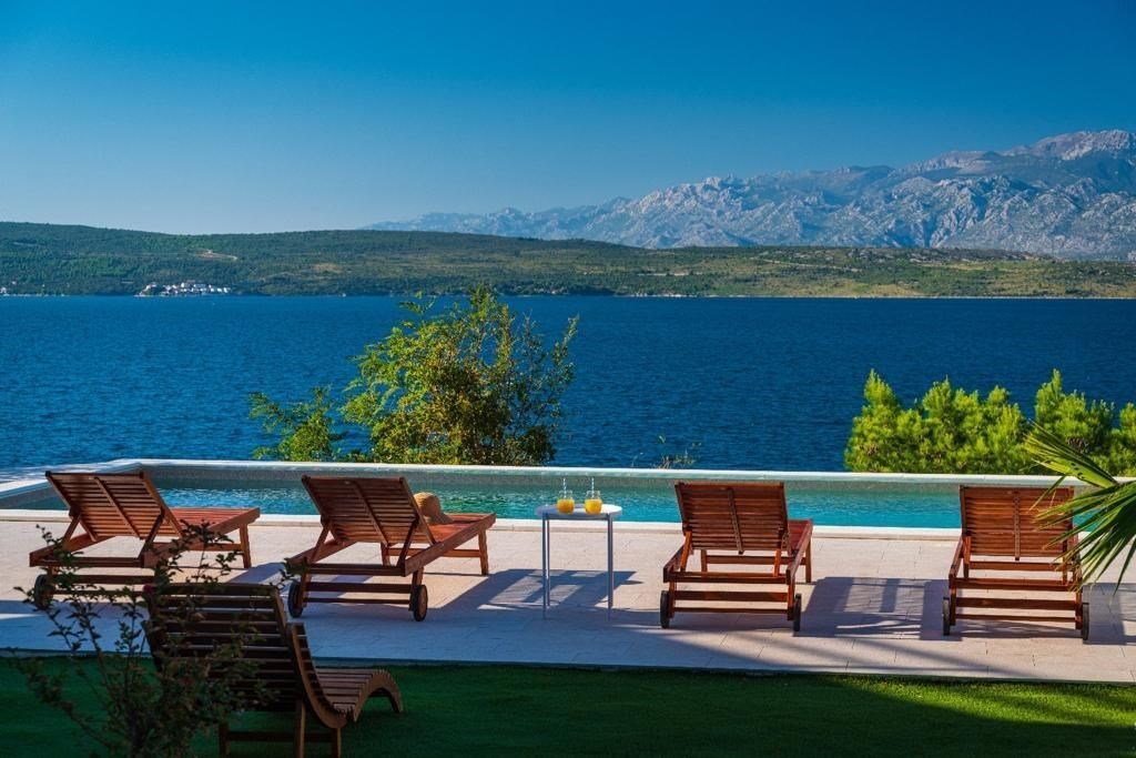 na-prodej-apartmanovy-dum-s-vyhledem-na-more-novigrad-chorvatsko