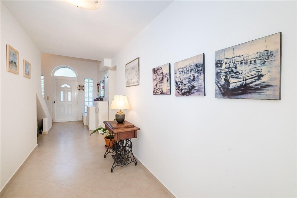 na-prodej-apartmanovy-dum-s-vyhledem-na-more-novigrad-chorvatsko
