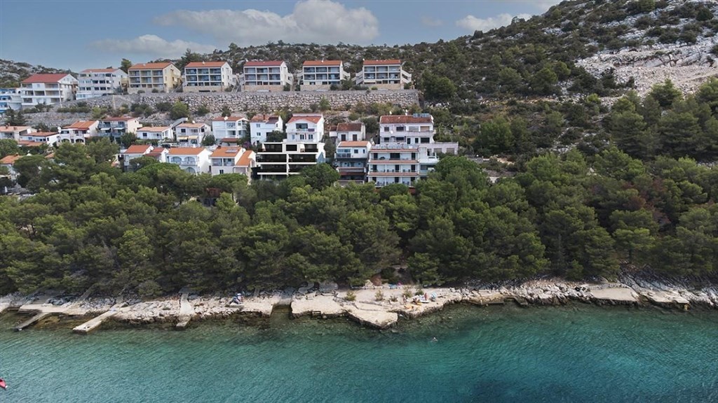 na-prodej-luxusni-apartman-v-1-rade-od-more-drage-chorvatsko