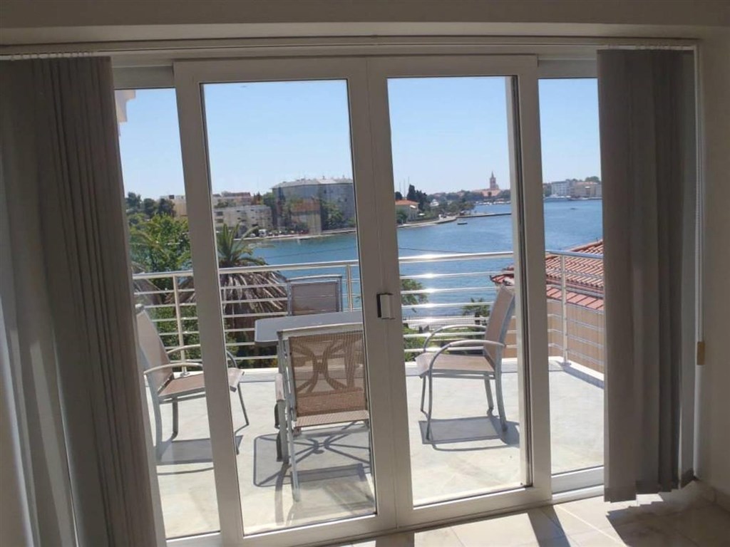 na-prodej-apartmanovy-dum-v-1-rade-od-more-zadar-chorvatsko