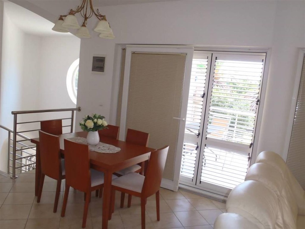 na-prodej-apartmanovy-dum-v-1-rade-od-more-zadar-chorvatsko
