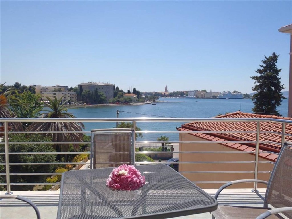 na-prodej-apartmanovy-dum-v-1-rade-od-more-zadar-chorvatsko
