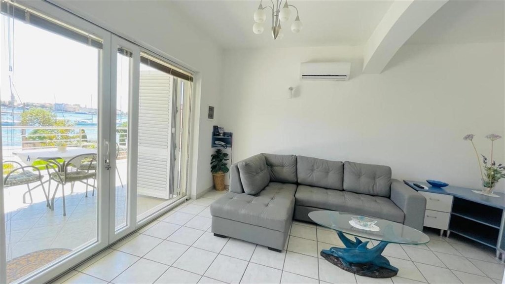 na-prodej-apartmanovy-dum-v-1-rade-od-more-zadar-chorvatsko