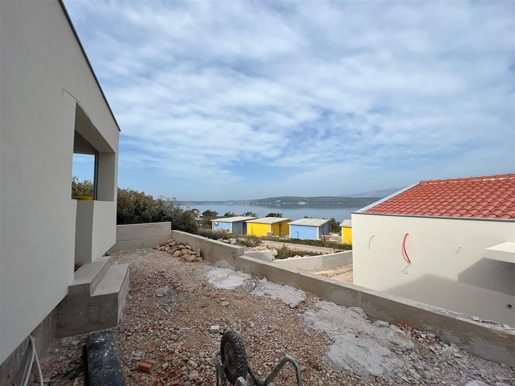 na-prodej-jednopodlazni-dum-ve-2-rade-od-more-novigrad-chorvatsko