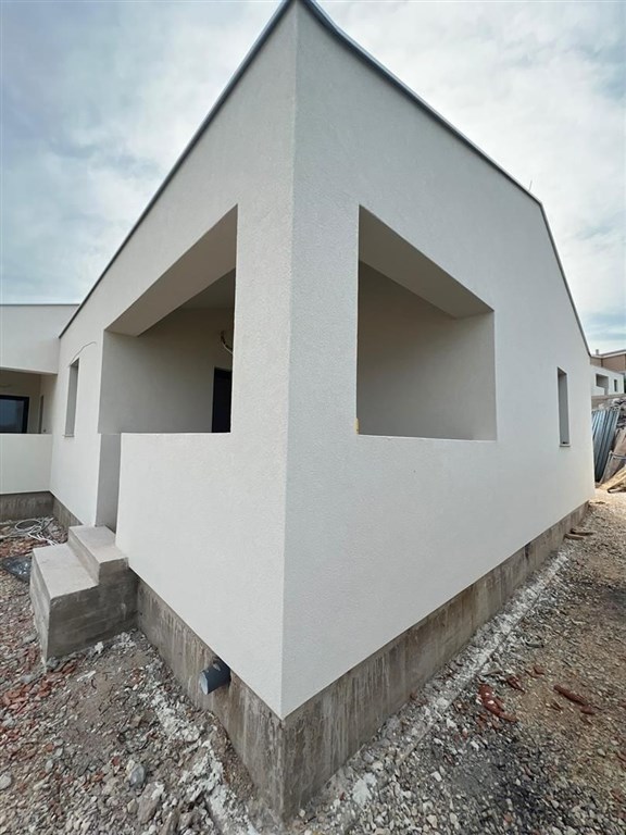 na-prodej-jednopodlazni-dum-ve-2-rade-od-more-novigrad-chorvatsko