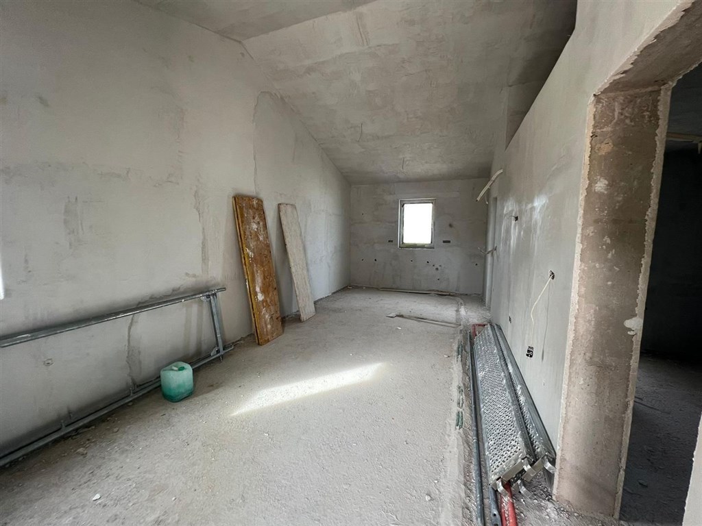 na-prodej-jednopodlazni-dum-ve-2-rade-od-more-novigrad-chorvatsko