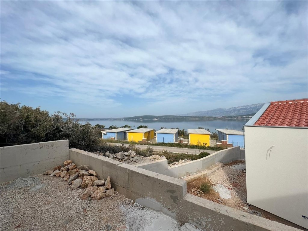 na-prodej-jednopodlazni-dum-ve-2-rade-od-more-novigrad-chorvatsko