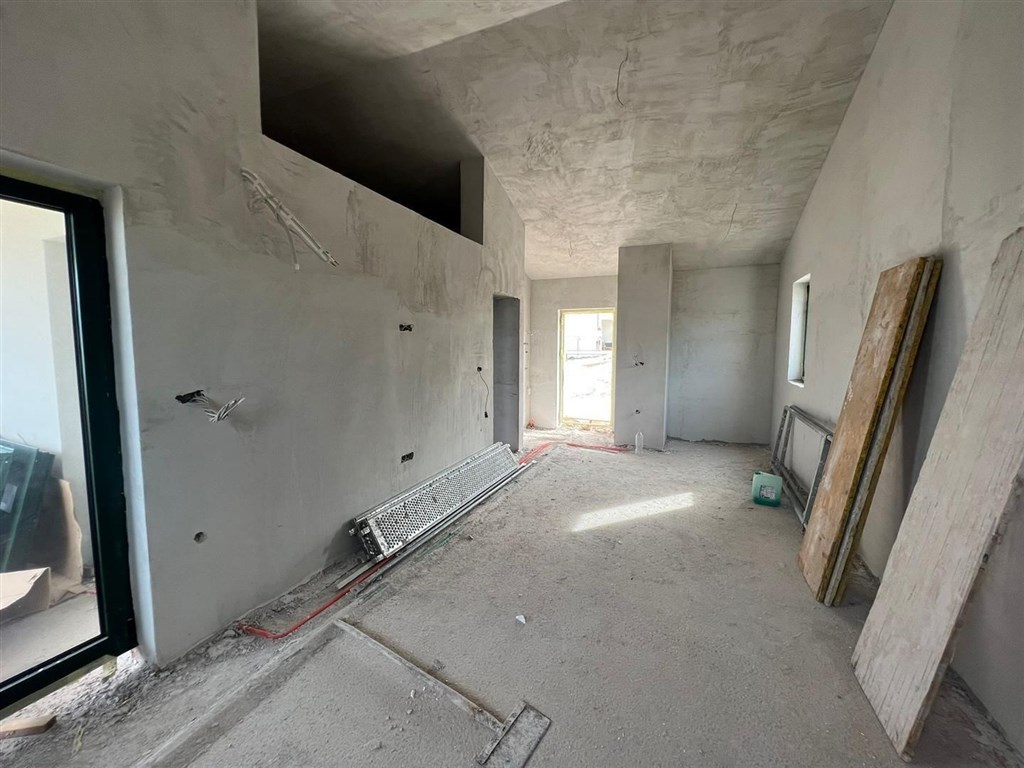 na-prodej-jednopodlazni-dum-ve-2-rade-od-more-novigrad-chorvatsko