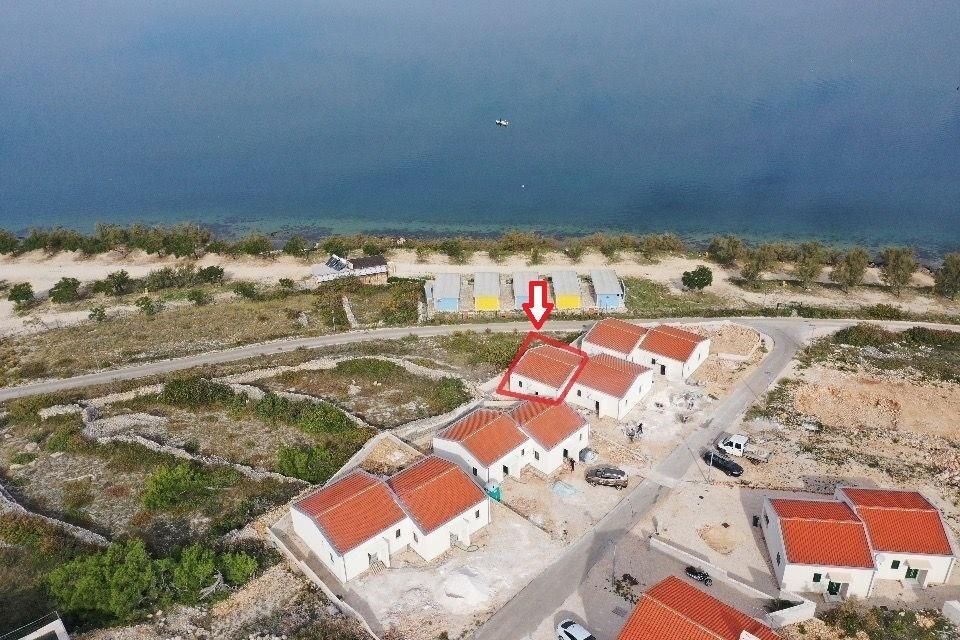 na-prodej-jednopodlazni-dum-ve-2-rade-od-more-novigrad-chorvatsko