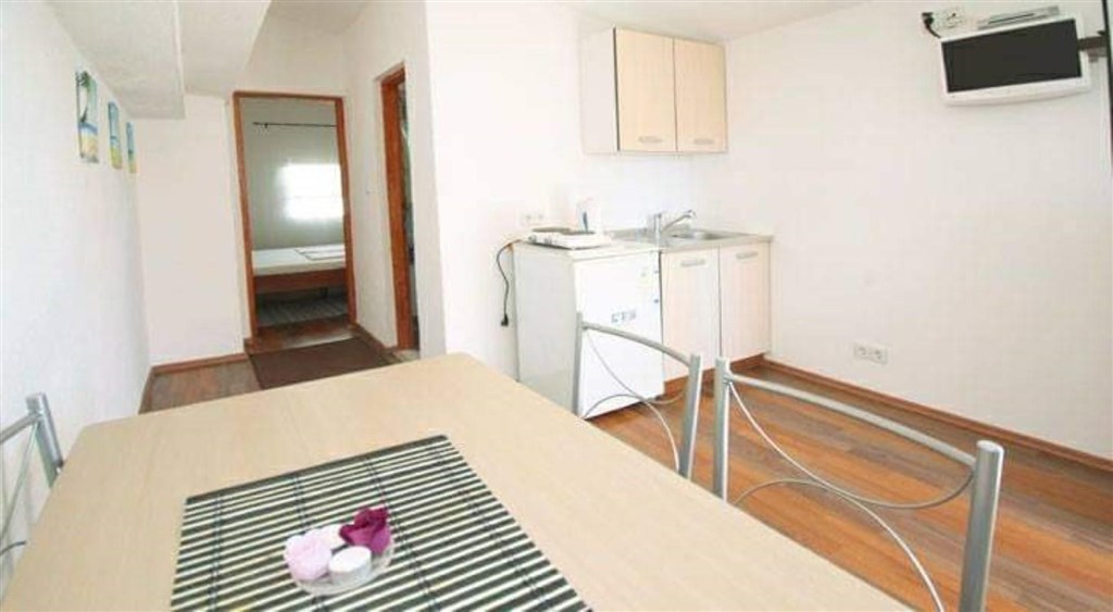 na-prodej-apartmanovy-dum-jen-170-m-od-more-vir-chorvatsko