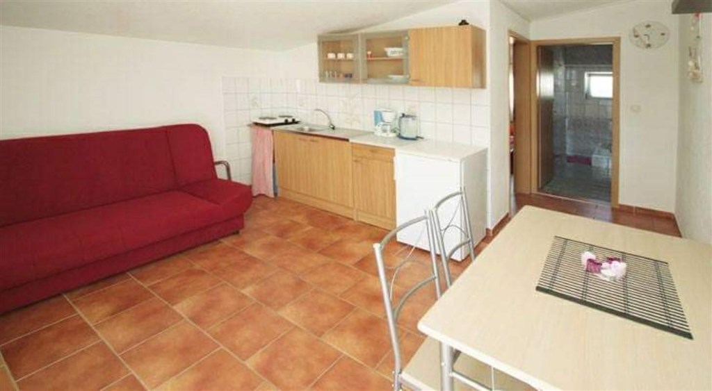 na-prodej-apartmanovy-dum-jen-170-m-od-more-vir-chorvatsko