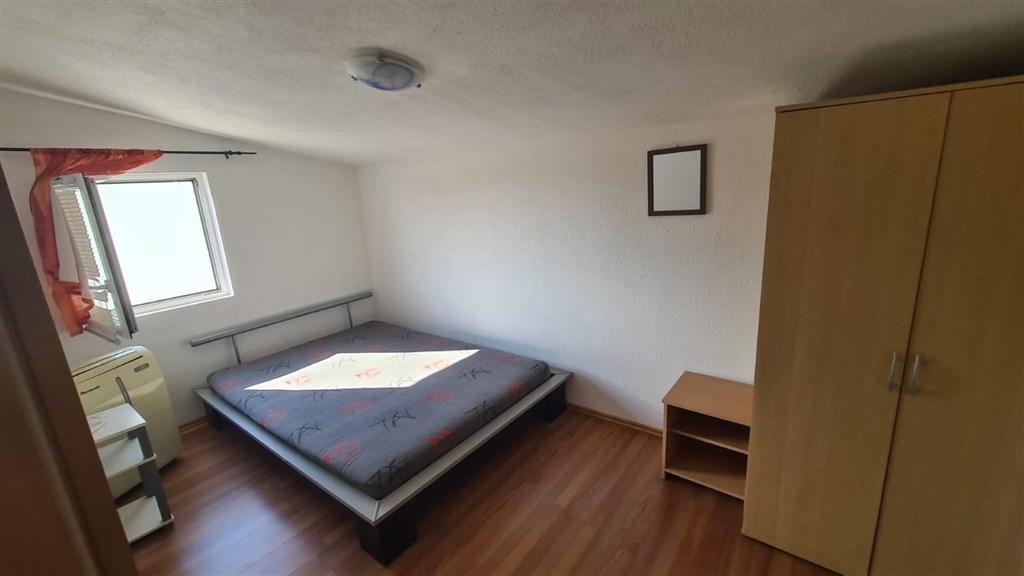 na-prodej-apartmanovy-dum-jen-170-m-od-more-vir-chorvatsko