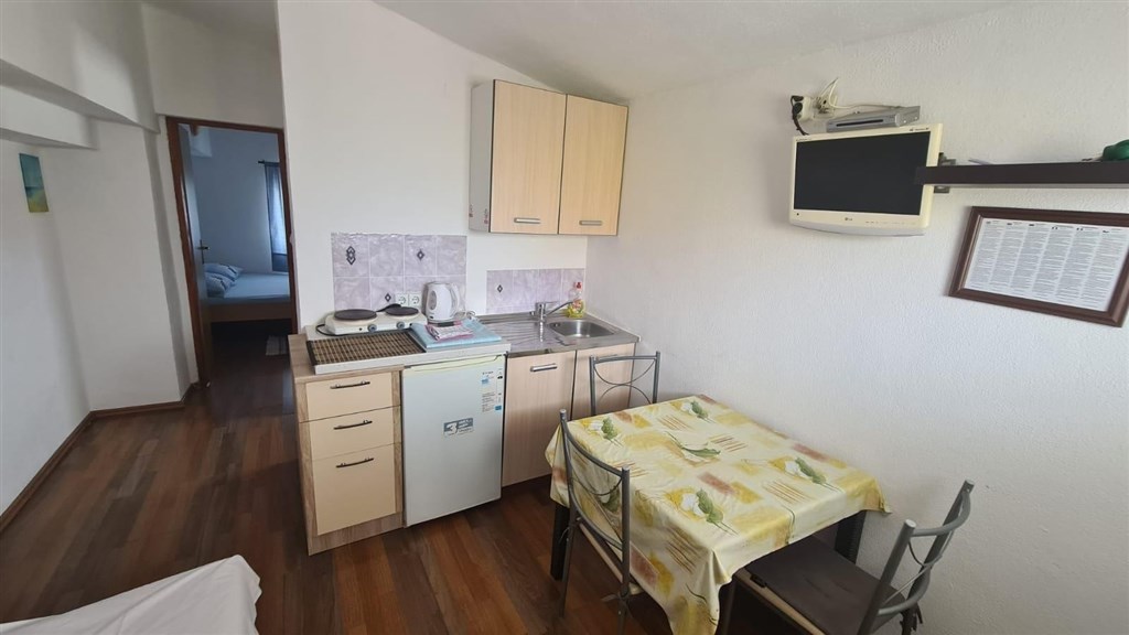na-prodej-apartmanovy-dum-jen-170-m-od-more-vir-chorvatsko