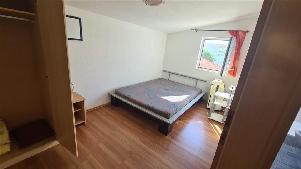 na-prodej-apartmanovy-dum-jen-170-m-od-more-vir-chorvatsko