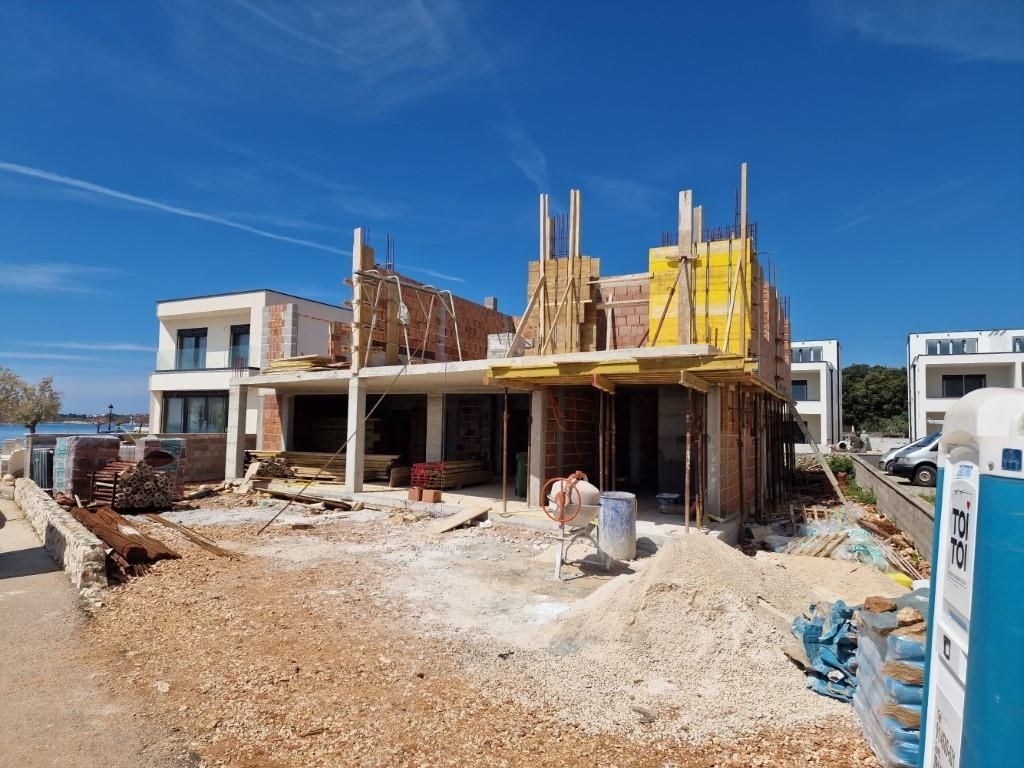 na-prodej-novy-apartman-v-1-rade-od-more-vir-chorvatsko