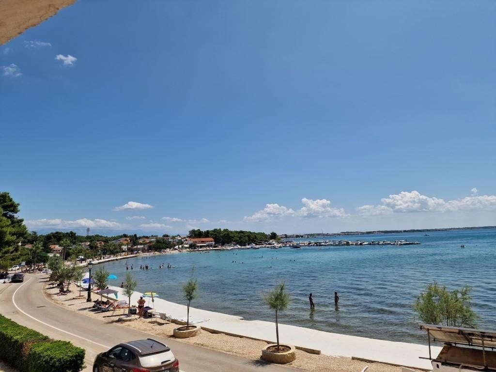 na-prodej-luxusni-apartman-v-1-rade-od-more-vir-chorvatsko