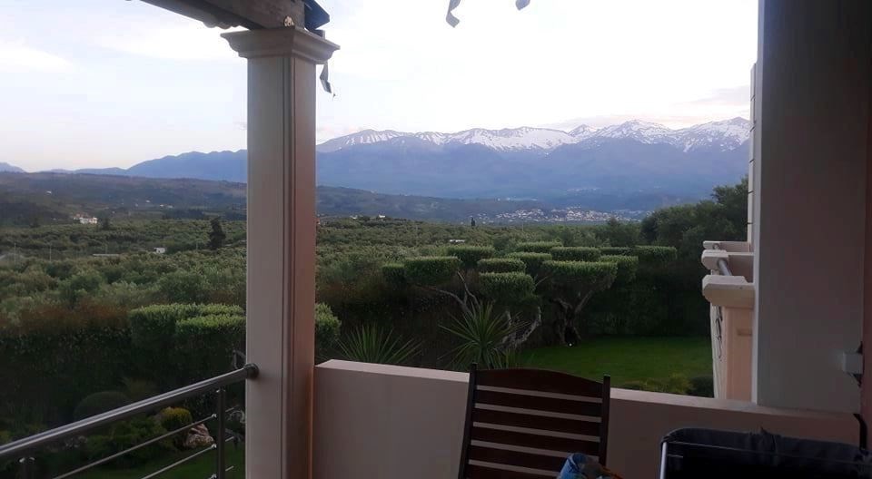 na-prodej-jednopodlazni-vila-s-vyhledem-na-hory-kreta-recko