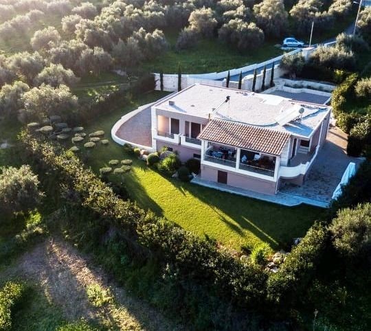 na-prodej-jednopodlazni-vila-s-vyhledem-na-hory-kreta-recko