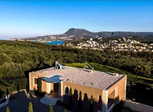 na-prodej-jednopodlazni-vila-s-vyhledem-na-hory-kreta-recko