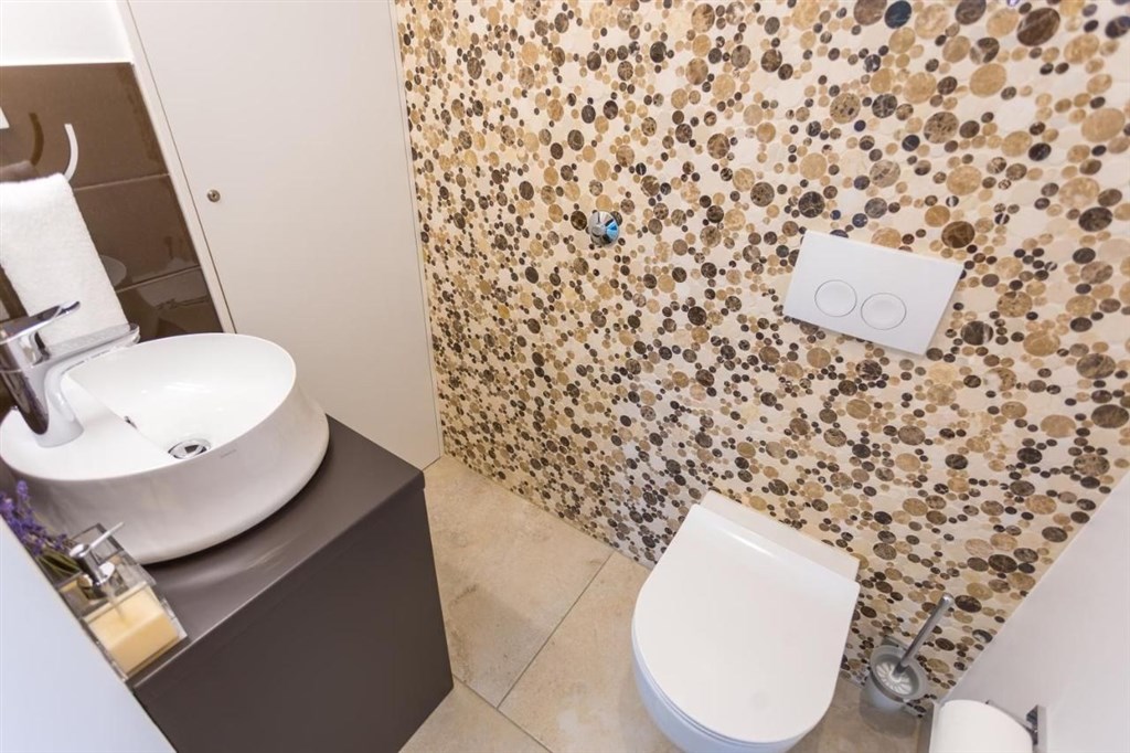 na-prodej-luxusni-vybavena-vila-s-bazenem-krk-chorvatsko